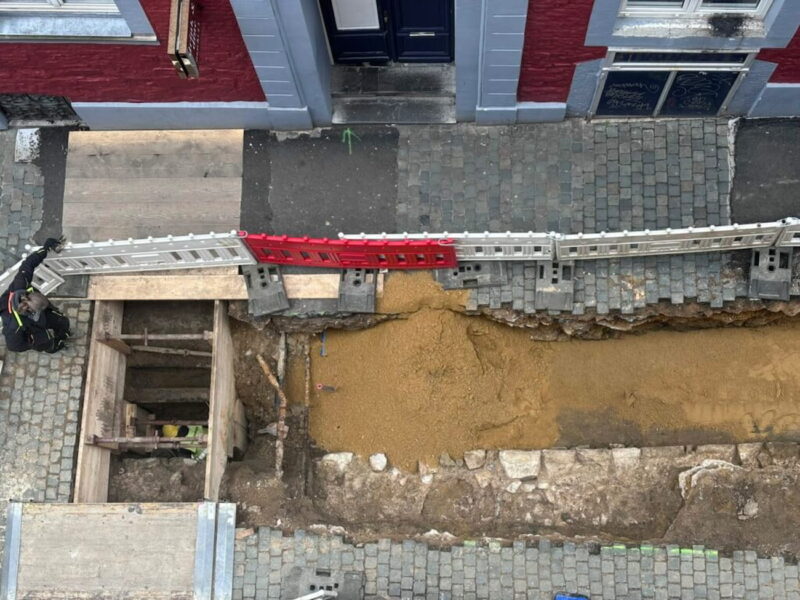 The view of the excavation pit leads directly to the Roman Empire: the remains of a late Roman fort were found during construction work on the Pontstraße