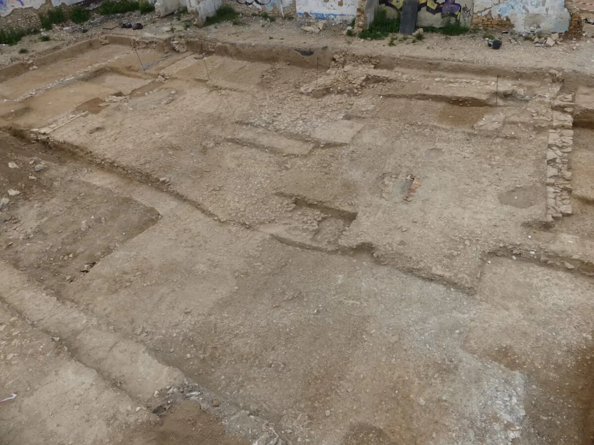 View of the causeway, a section of which was discovered during excavation. It is composed of several successive gravel causeways