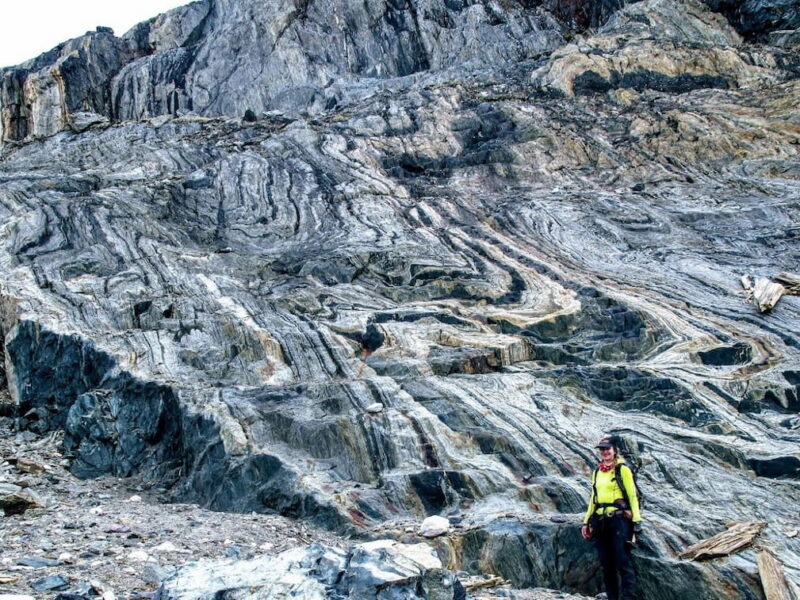 Co-author Athena Eyster in front of a large exposure of the banded iron formation, the iron-rich deposit from which ancient magnetic field signals were extracted