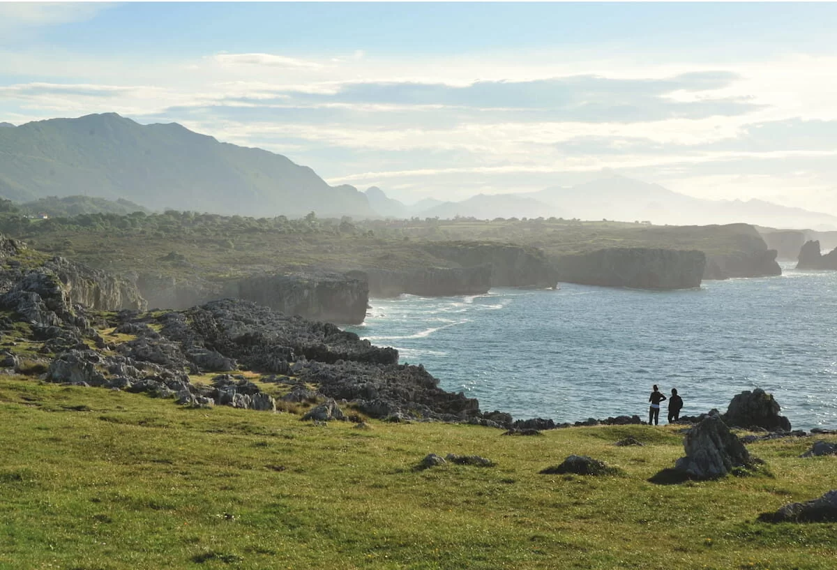 General aspect of the coastal platform of eastern Asturias near Llanes; note the general flattened surface modeled by karstic processes and the Sierra del Cuera, part of the foothills of the Cantabrian Mountains, in the background.