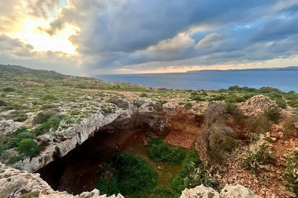 central mediterranean islands colonized by hunter-gatherers