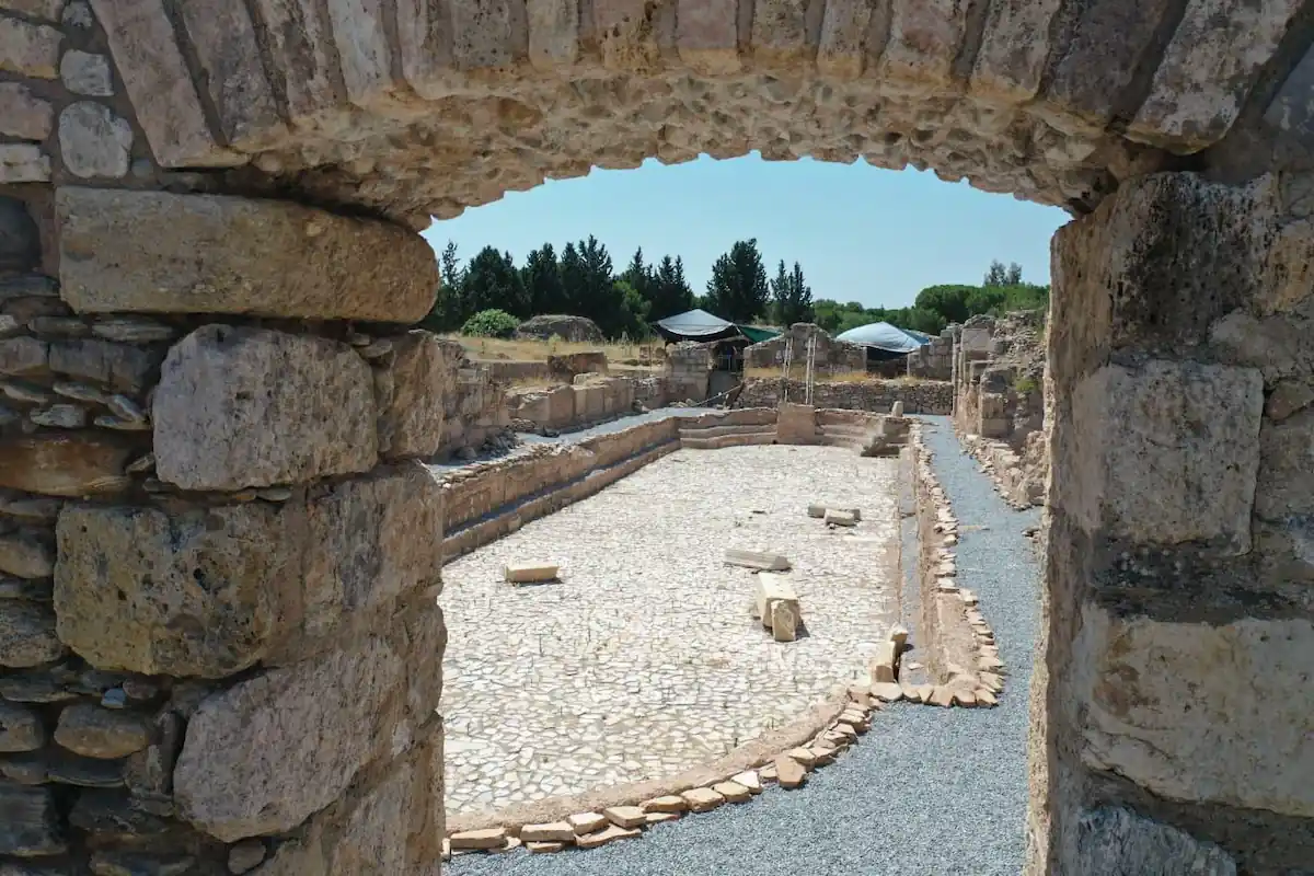 massive roman pool tralleis