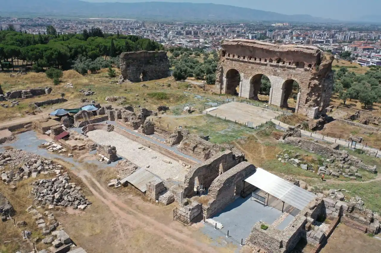 massive roman pool tralleis