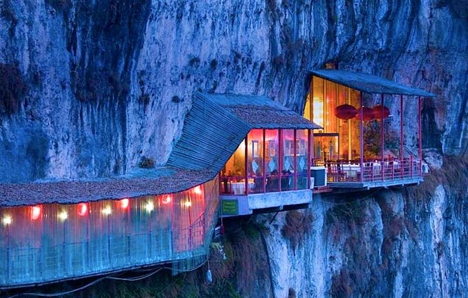 El restaurante colgante de La Cueva de los Tres Viajeros 1