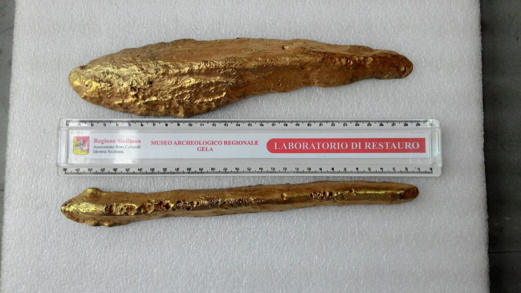 Lingotes de oricalco encontrados en el pecio