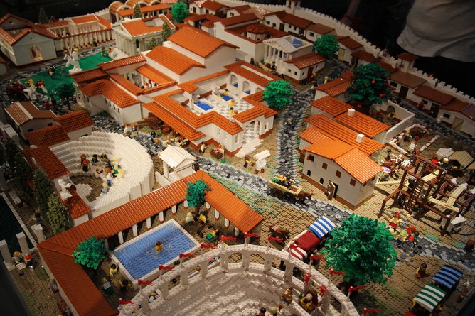 Pompeya: la mayor recreación de una ciudad antigua con bloques de LEGO 2