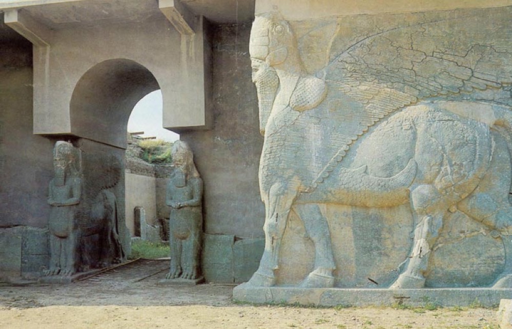 Iraq;_Nimrud_-_Assyria,_Lamassu’s_Guarding_Palace_Entrance