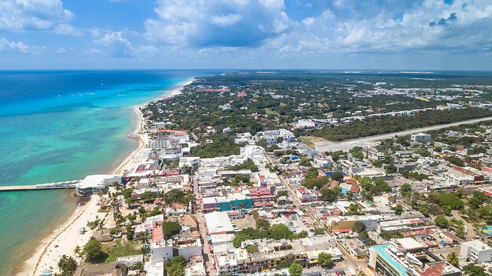 1024px-Aerial_of_Playa_del_Carmen,_Mexico_(28708057347)