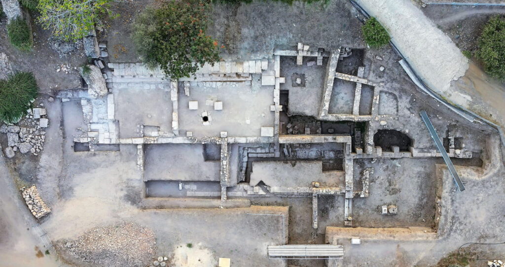 Vista aérea de las excavaciones en el témenos de Asclepio en Epidauro