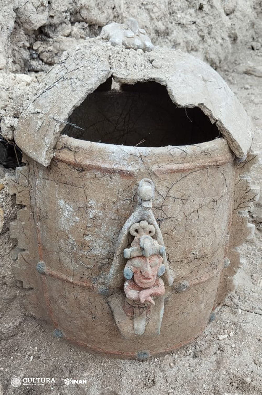 The urn discovered, with the image of the Mayan maize god 