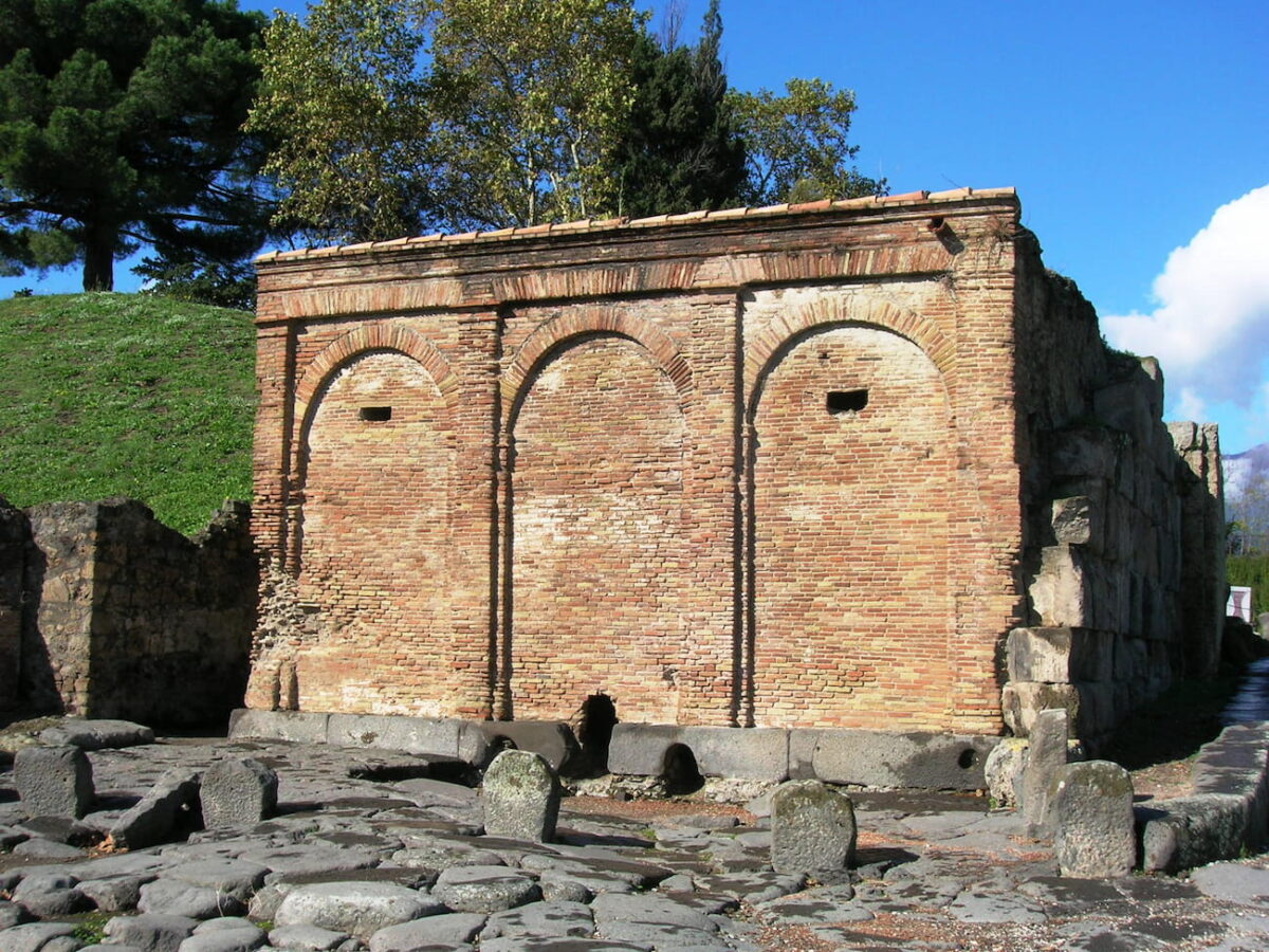 El castellum aquae de Pompeya, a donde llegaba el agua del Aqua Augusta