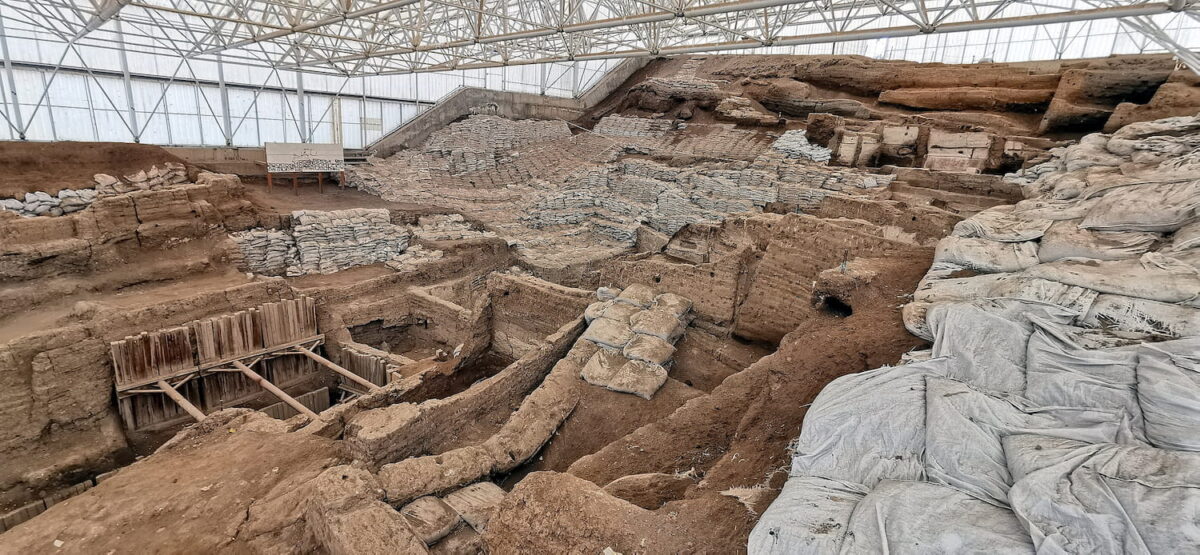 Vista del yacimiento de Çatalhöyük