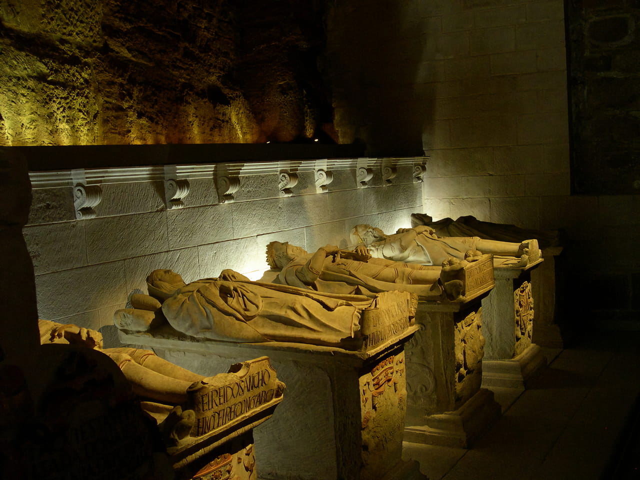 Tumbas de los reyes de Nájera-Pamplona en el monasterio de Santa María la Real