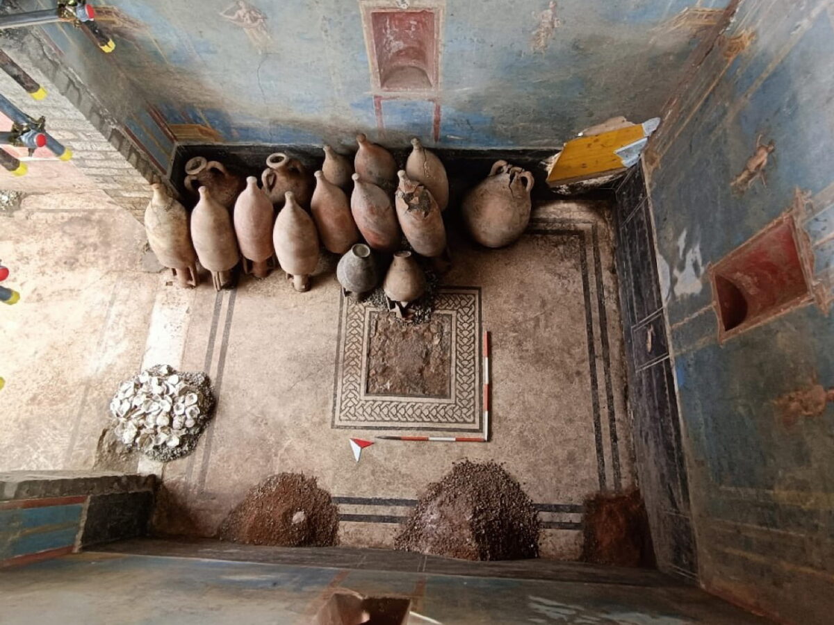 Vista cenital del sacrarium descubierto en Pompeya