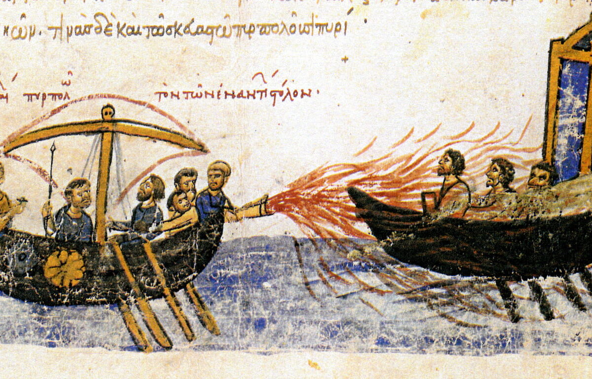 Ilustración del manuscrito Skylitzes Matritensis mostrando un barco de la Orden Teutónica que dispara fuego griego contra otro de rebeldes