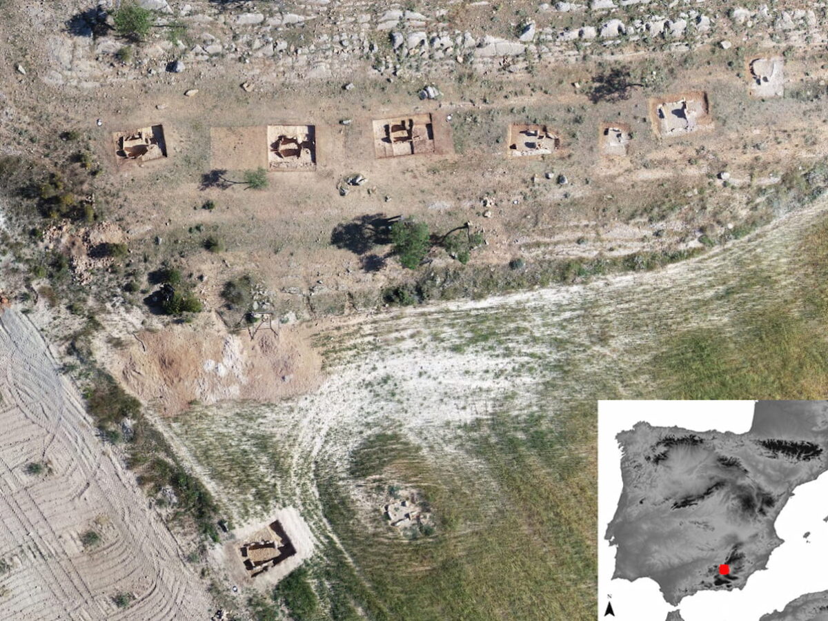 Ortofotografía con la ubicación de las 9 tumbas excavadas en el cementerio de Panoría