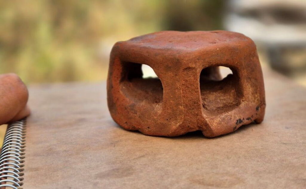 Modelo de hogar encontrado en el yacimiento del Jardín Botánico del Lago Plastira en Grecia