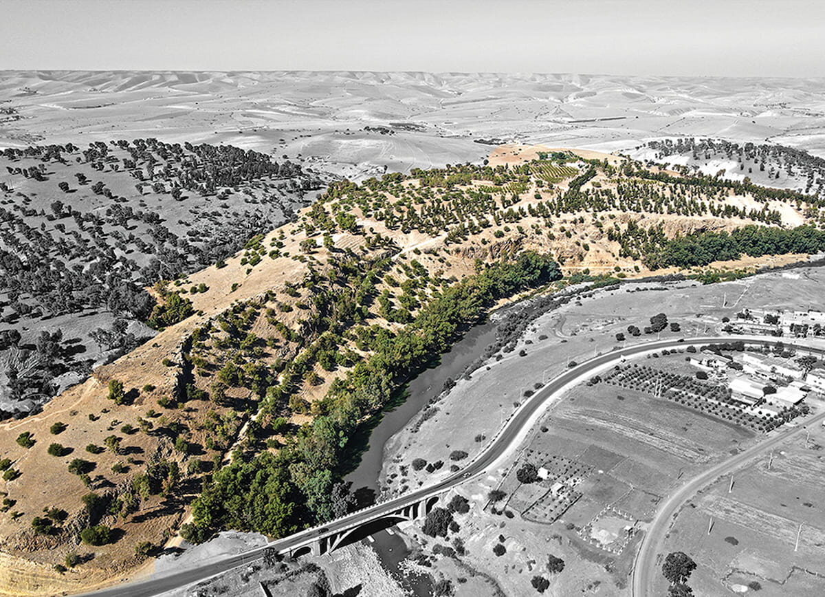 Cresta y río Oued Beht, desde el sureste