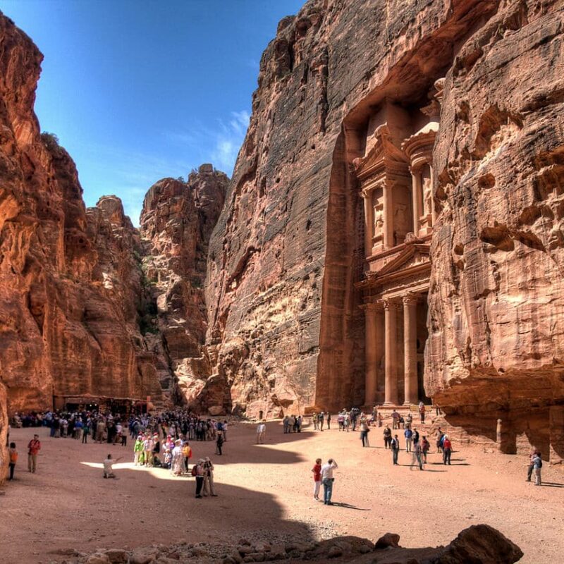 Una cripta del siglo I d.C. descubierta bajo el edificio del Tesoro de Petra puede resolver el misterio de su construcción