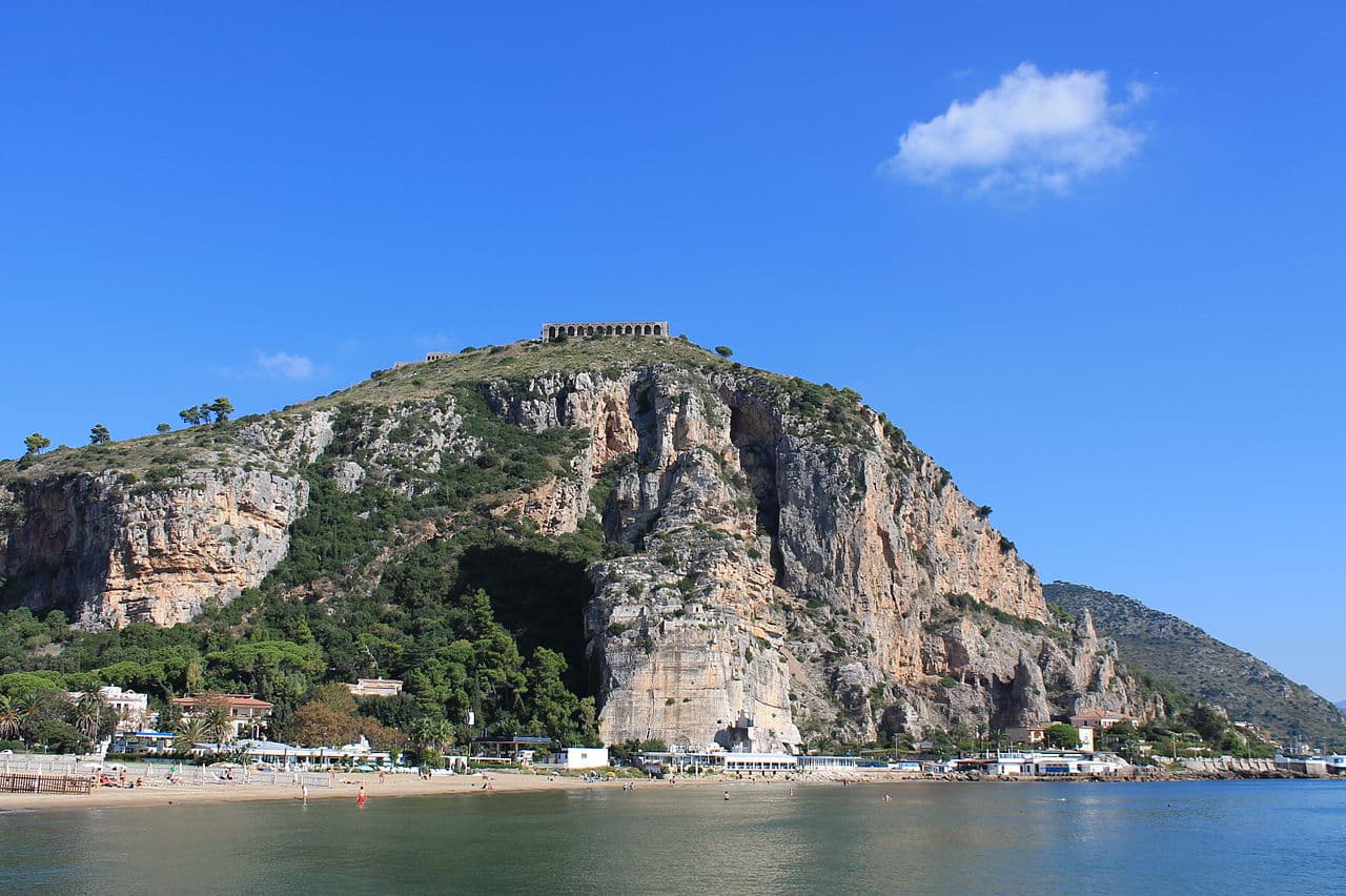 Vista del santuario desde el nivel del mar