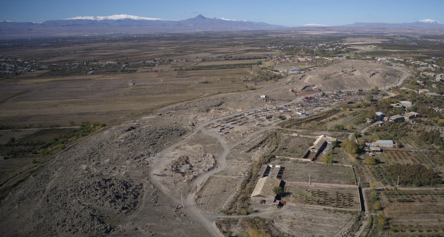 Casas del siglo VI a.C. y evidencias de un terremoto en una ciudad-fortaleza del antiguo reino de Urartu encontradas en Armenia