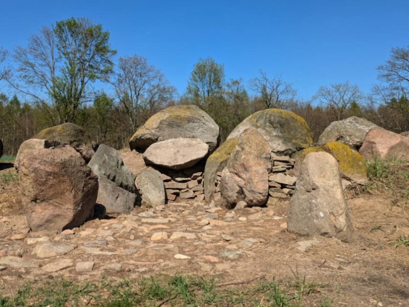 Reconstruyen el sepulcro megalítico de Küsterberg, un gran monumento de hace 5500 años en Alemania
