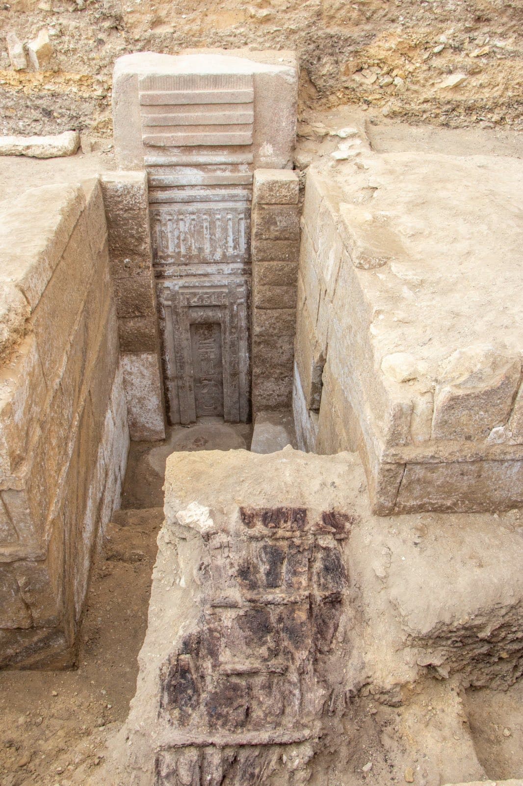 saqqara tomb granite pink false door