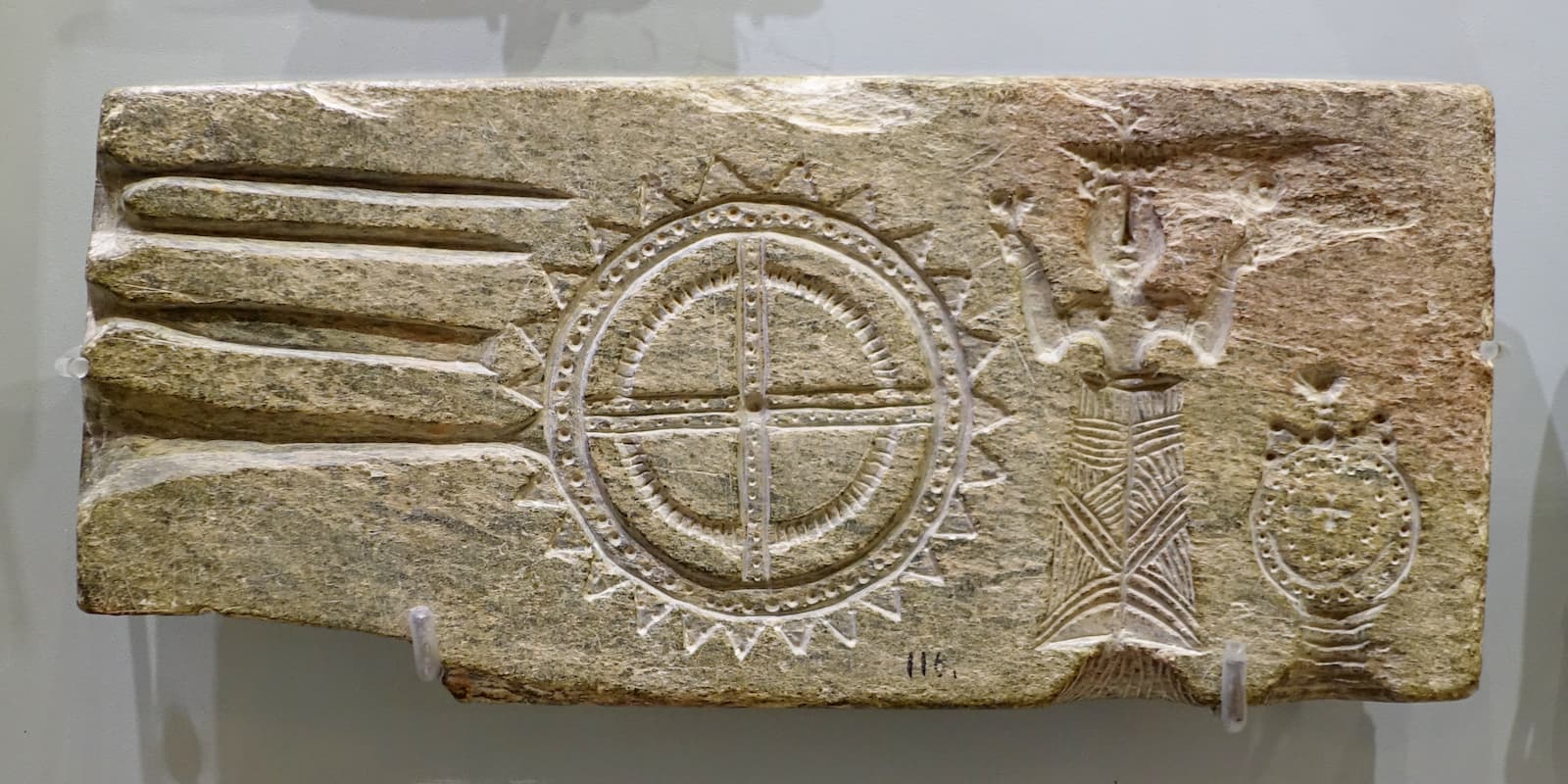 moldes minoicos de palaikastro primera calculadora eclipses analógica portátil