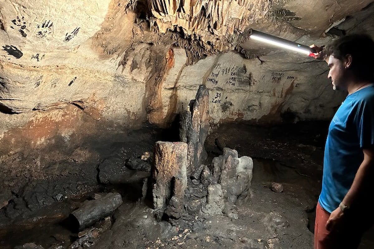 cova dones estructuras prehistoricas