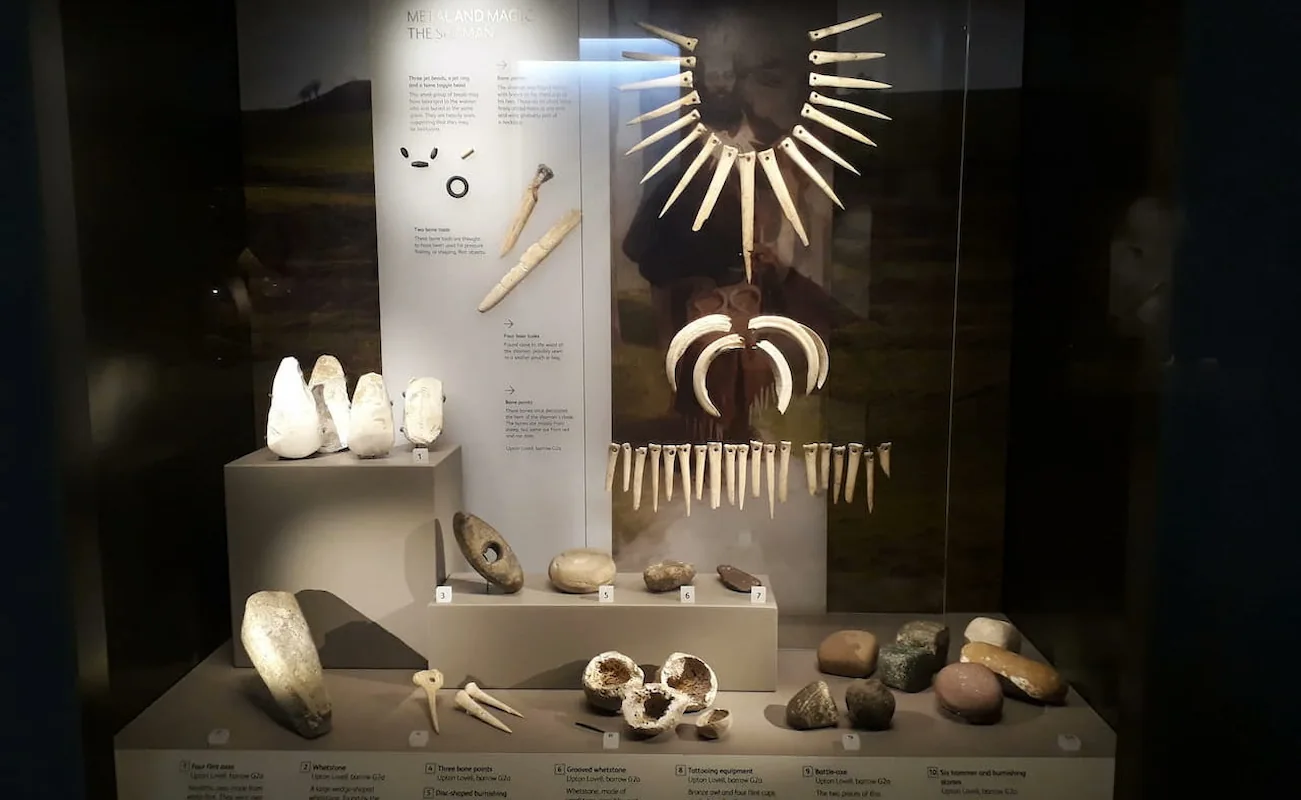 Análisis de ADN revela que el “chamán” de Stonehenge era una mujer orfebre de la Edad del Bronce