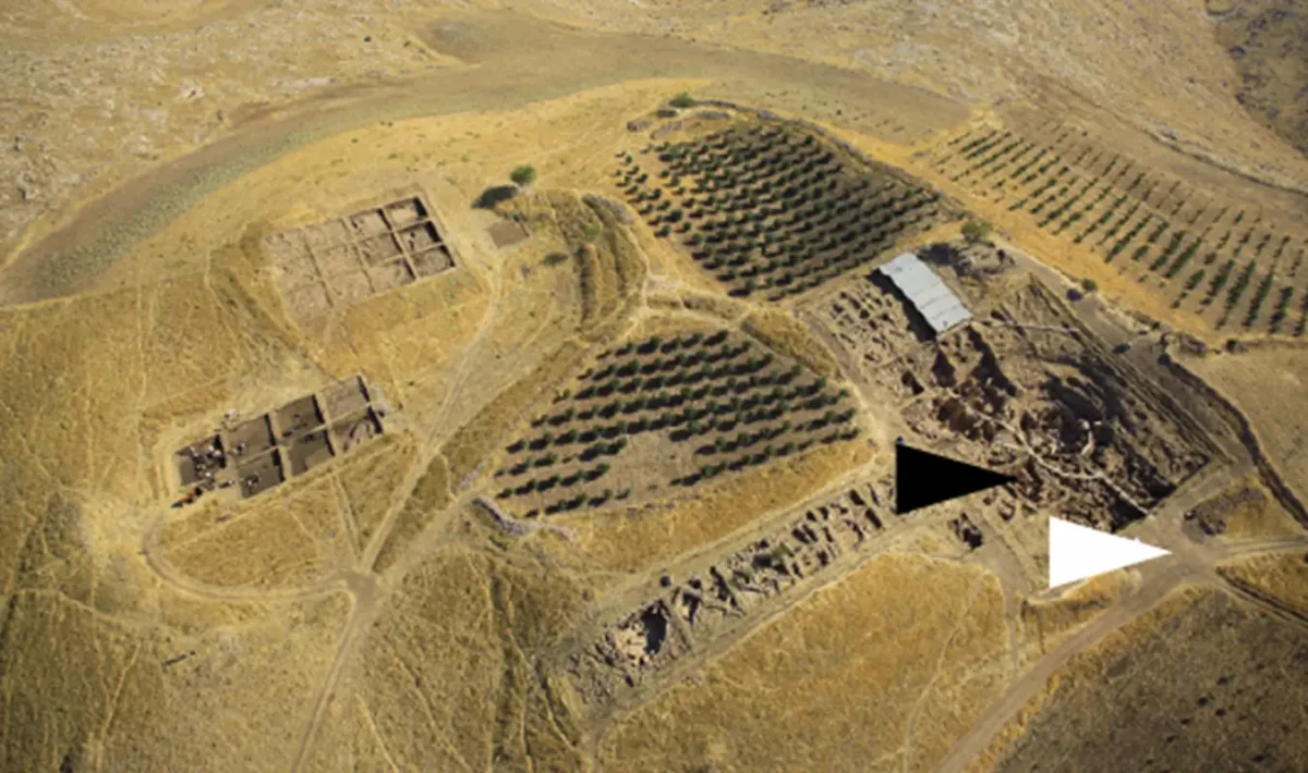 Göbekli Tepe enterramientos huesos mezclados edificios