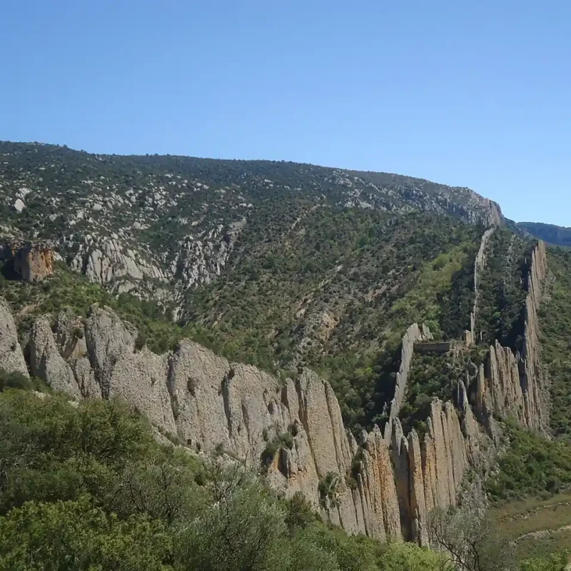 La “muralla china” de Huesca: 840 metros de roca donde un señor de la guerra medieval levantó su fortaleza